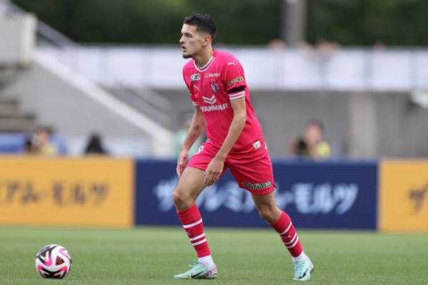 Justin Hubner tampil sebagai starter saat Cerezo Osaka menang tipis 1-0 lawan FC Ryukyu di Piala Liga Jepang. Sayang Hubner langsung kena kartu merah (Foto: Cerezo Osaka)