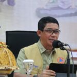 Kepala Badan Nasional Penanggulangan Bencana (BNPB), Letjen TNI Suharyanto pada Rapat Koordinasi Penangananan Darurat Bencana Banjir dan Tanah Longsor di Provinsi Sulawesi Selatan, Senin (6/5). Foto: Ist