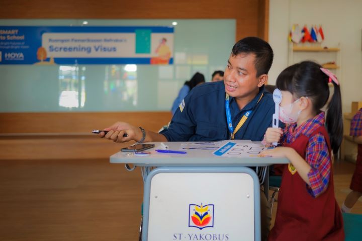 Dokter spesialis mata lulusan Fakultas Kedokteran Universitas Sam Ratulangi Manado, dr. Ratna Dewi Dwi Tanto, Sp.M mengaku prihatin dengan masih rendahnya kesadaran masyarakat terhadap Myopia dan pentingnya pemeriksaan mata sejak dini. Foto: Ist