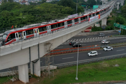 Manager Public Relations LRT Jabodebek, Mahendro Trang Bawono, menekankan bahwa hal ini merupakan peningkatan kualitas layanan LRT Jabodebek yang bertujuan untuk memenuhi kebutuhan pengguna akan transportasi yang dapat diandalkan. Foto: KAI
