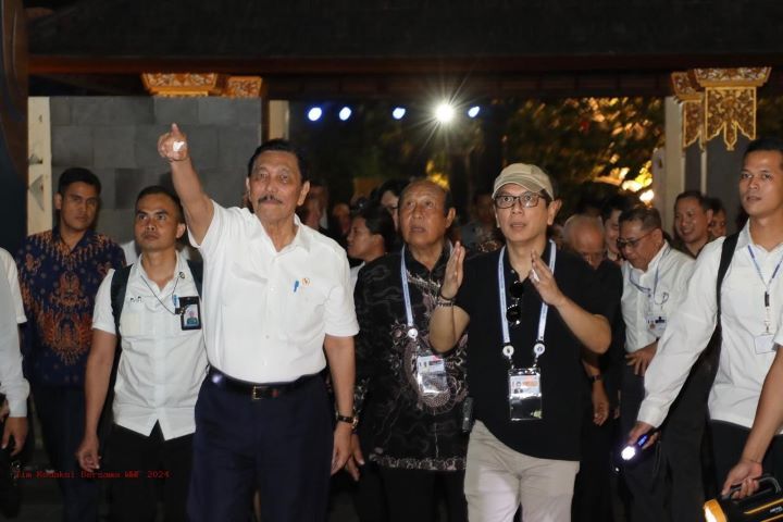 Menteri Koordinator Bidang Kemaritiman dan Investasi (Menko Marves) Luhut B. Pandjaitan saat meninjau kesiapan GWK, meyakini persiapan telah matang. Foto: Setneg