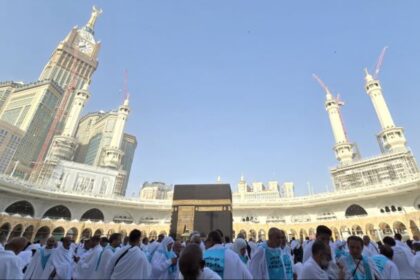 Jemaah haji Indonesia diminta tak memaksakan diri umrah di siang hari mengingat suhu bisa mencapai 42 derajat Celcius. Foto: Kemenag