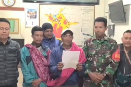Klarifikasi Oknum tukang ojek di Bromo yang viral karena mematok tarif mahal kepada wisatawan. Foto: TikTok, @Fbrdira (tangkap layar)