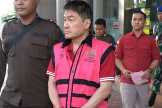 Crazy rich asal Surabaya, Budi Said saat diserahkan oleh penyidik pidana khusus Kejaksaan Agung kepada Jaksa Penuntut Umum Kejaksaan Negeri Jakarta Timur, Rabu (15/5/2024). Foto: Yudha Krastawan/ipol.id