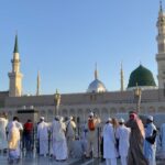 Suasana di pelataran Masjid Nabawi, Madinah, Arab Saudi, di depan pintu masuk ke Raudhah. Foto: Kemenag