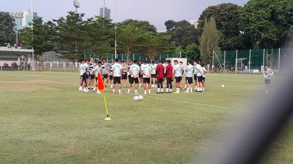 Timnas Indonesia melakukan latihan perdana jelang Kualifikasi Piala Dunia 2026 zona Asia. Sejumlah pemain yang berkarier di luar negeri sudah mulai ikut Latihan. Foto/PSSI