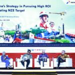 Direktur Utama Pertamina Persero Nicke Widyawati (paling kiri) saat menjadi panelis dalam sharing session CEO Forum Acara The 48th Indonesian Petroleum Association (IPA) Convention & Exhibition pada Selasa (14/5/2024). Foto: Dok Pertamina