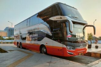 Bus Antar Kota Antar Provinsi (AKAP) yang tiba dan mengangkut penumpang di Terminal Terpadu Pulogebang, Cakung, Jakarta Timur. Foto: Ist