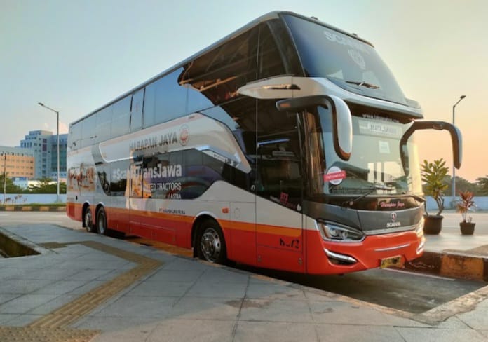 Bus Antar Kota Antar Provinsi (AKAP) yang tiba dan mengangkut penumpang di Terminal Terpadu Pulogebang, Cakung, Jakarta Timur. Foto: Ist