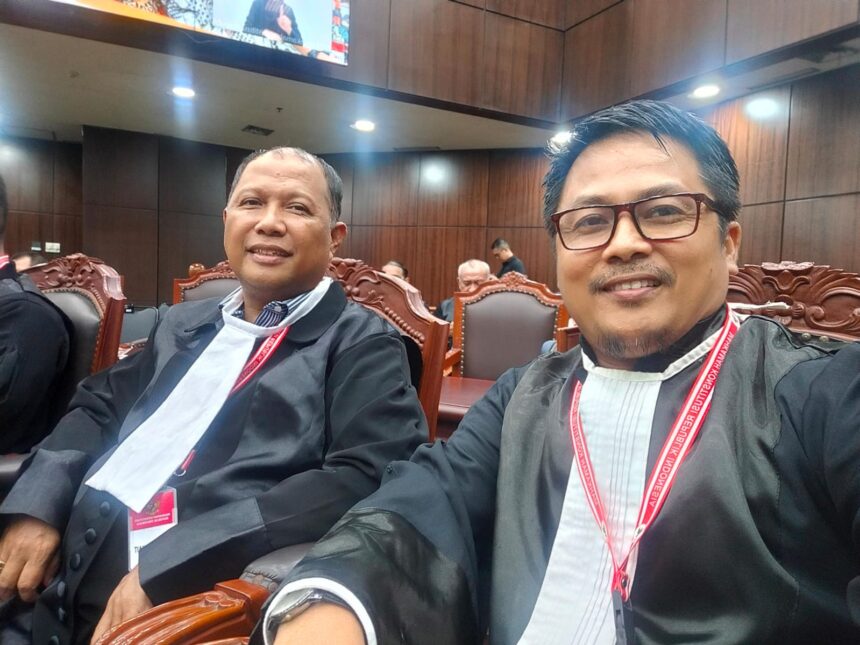 Nasrullah (kiri), Kuasa hukum caleg incumbent, Neneng Hasanah. Foto: Ist