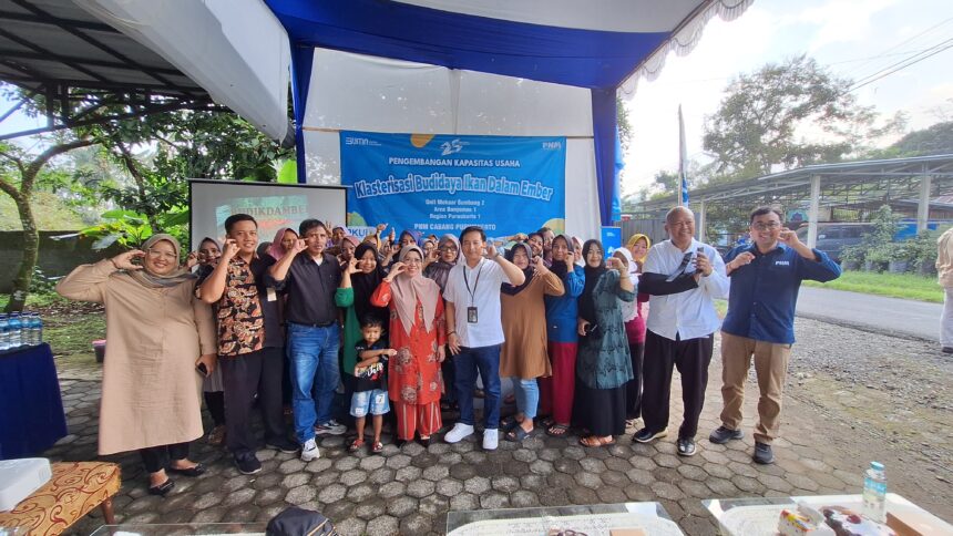 PT Permodalan Nasional Madani (PNM) melalui Cabang Purwokerto membentuk klasterisasi budidaya ikan di ember atau budidamber di Unit Mekaar Sumbang 2, Banyumas.