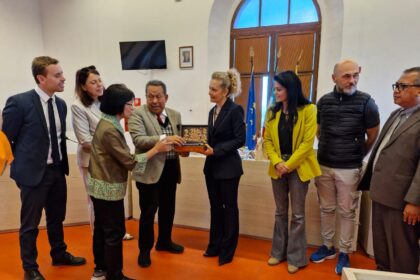 Wakil Ketua Komisi C DPRD DKI Jakarta, Rasyidi (ketiga dari kiri) saat diterima walikota Cerveteri, Italia Helena (keempat dari kanan).(Foto