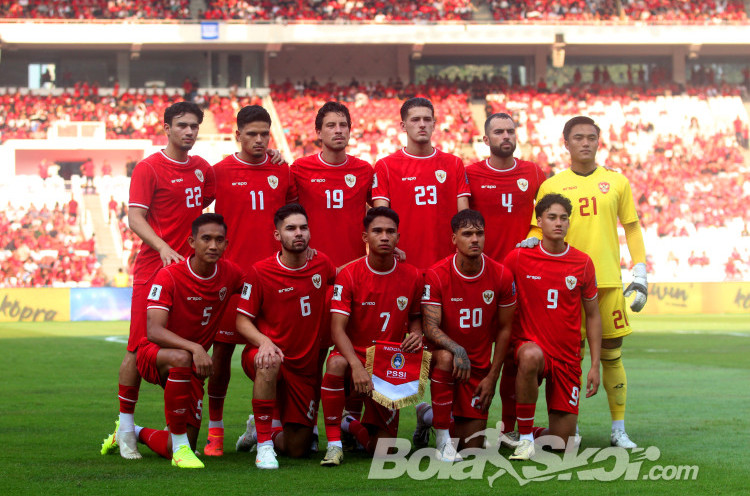 Starting eleven Timnas Indonesia saat menghadapi Irak, pada laga Grup F Babak Kedua Kualifikasi Piala Dunia 2026 Zona Asia di SUGBK, Jakarta, Kamis (6/6). (BolaSkor/Didik Setiawan)