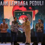 Kementerian Dalam Negeri (Kemendagri) menerima Penghargaan Lembaga Peduli Penyiaran dari Komisi Penyiaran Indonesia (KPI), Senin (24/6/2024).