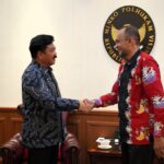 Menko Polhukam Marsekal TNI Hadi Tjahjanto saat bertemu dengan perwakilan MER-C di kantor Kemenko Polhukam, Jakarta, Senin (10/6/2024).