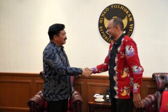 Menko Polhukam Marsekal TNI Hadi Tjahjanto saat bertemu dengan perwakilan MER-C di kantor Kemenko Polhukam, Jakarta, Senin (10/6/2024).