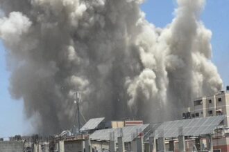 Serangan udara pasukan Israel di kamp pengungsi Nuseira. Foto: Medsos X