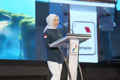 Direktur Utama Pertamina, Nicke Widyawati memberikan sambutan dalam acara puncak Annual Pertamina Quality (APQ) Awards ke-14 tahun 2024 yang diselenggarakan di Ballroom Grha Pertamina, Kamis (6/6/2024). Foto: Dok Pertamina