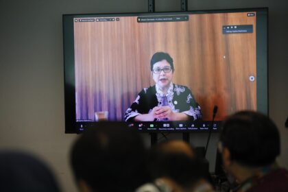 Ketua Dewan Audit OJK Sophia Wattimena dalam sambutannya pada kegiatan Forum Penguatan Fungsi Governance, Risk, and Compliance (GRC) di Jakarta, Jumat (7/6/2024). Foto: Dok OJK