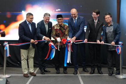 Penjabat Gubernur Sulawesi Selatan Prof Zudan Arif Fakrulloh saat meresmikan Kantor Konsultan Kroasia di Makassar, Jumat (7/6/2024) malam. Foto: Pemprov Sulawesi Selatan