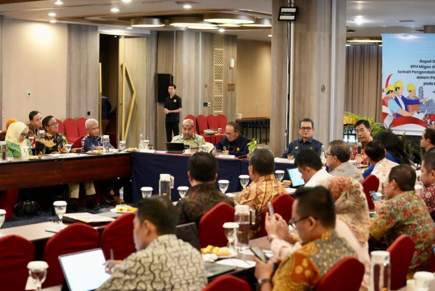 Rapat Koordinasi Kerja Sama BPH Migas dengan Pemerintah Provinsi terkait Pengendalian, Pembinaan, dan Pengawasan dalam Penyaluran Jenis BBM Tertentu (JBT) dan Jenis BBM Khusus Penugasan (JBKP) pada Konsumen Pengguna di Makassar, Sulawesi Selatan, Kamis (13/6/2024). Foto: Dok BPH Migas