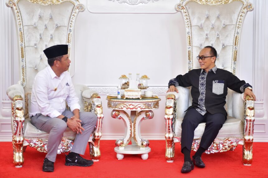 Prof Zudan menekankan pentingnya pembangunan pendidikan dan ekonomi regional. Foto: dok humas