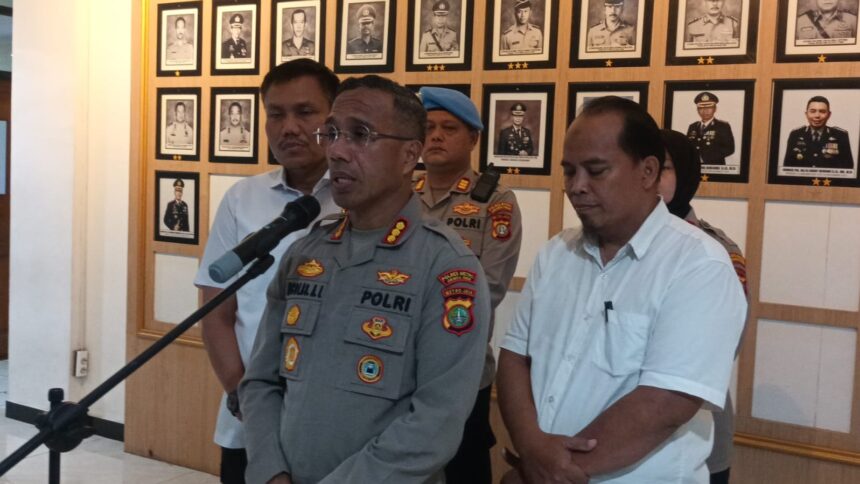 Kapolres Metro Jakarta Timur, Kombes Nicolas Ary Lilipaly didampingi jajaran di Mapolres, Rabu (19/6/2024). Foto: Ist