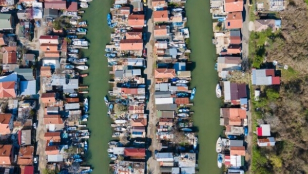Ilustrasi pemukiman padat penduduk di Jakarta.(Foto freepik)