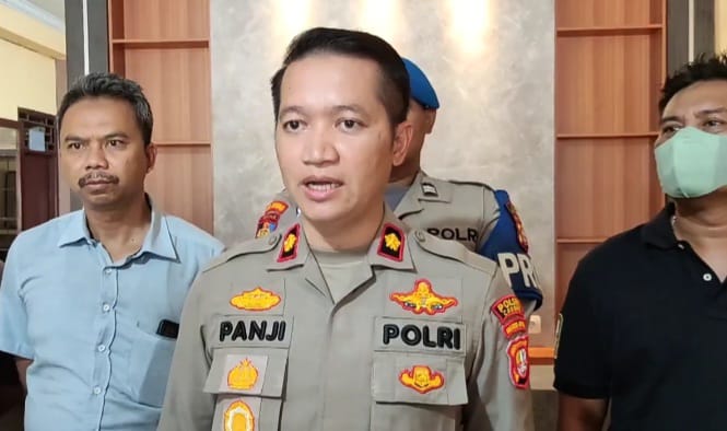 Kapolsek Cakung, Jakarta Timur, Kompol Panji Ali Chandra dan jajaran. Foto: Dok/ipol.id