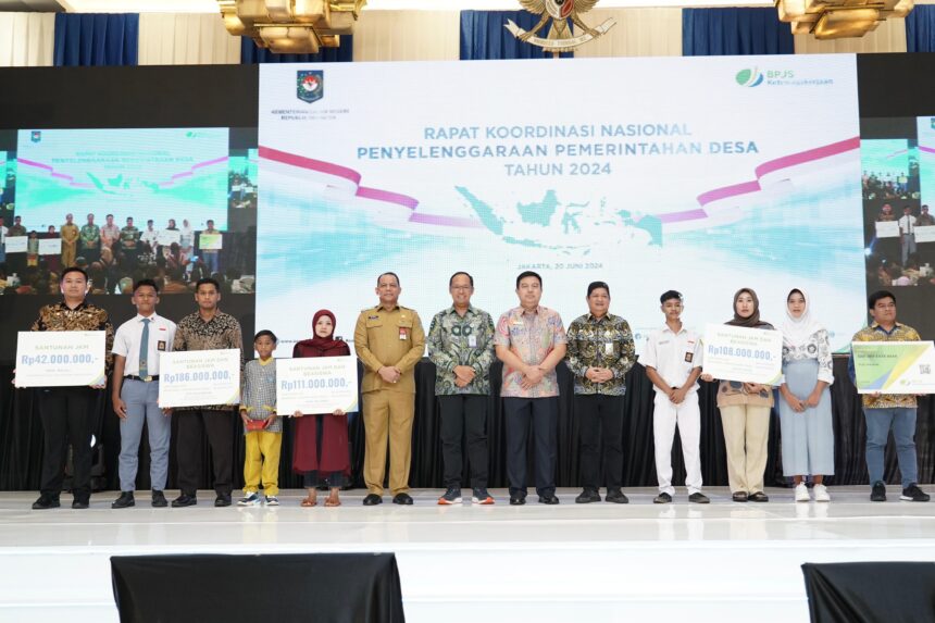 Presiden Joko Widodo resmi mengesahkan Undang-Undang Nomor 3 Tahun 2024 tentang Desa (UU Desa). Di antara beberapa kebijakan yang diatur dalam beleid tersebut, salah satu poin penting yang ditetapkan pemerintah ialah pemberian perlindungan Jaminan Sosial Ketenagakerjaan bagi Kepala Desa, Perangkat Desa, dan anggota Badan Permusyawaratan Desa (BPD).