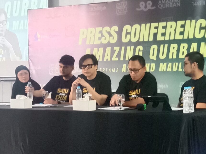 Armand Maulana vokalis band Gigi turut hadir dalam press conference memberikan dukungan secara langsung untuk program Amazing Qurban bersama Cinta Quran Foundation. Foto/ipol