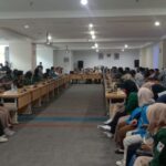 Ratusan mahasiswa mendatangi Gedung DPRD DKI Jakarta. (foto Sofian/ipol.id)