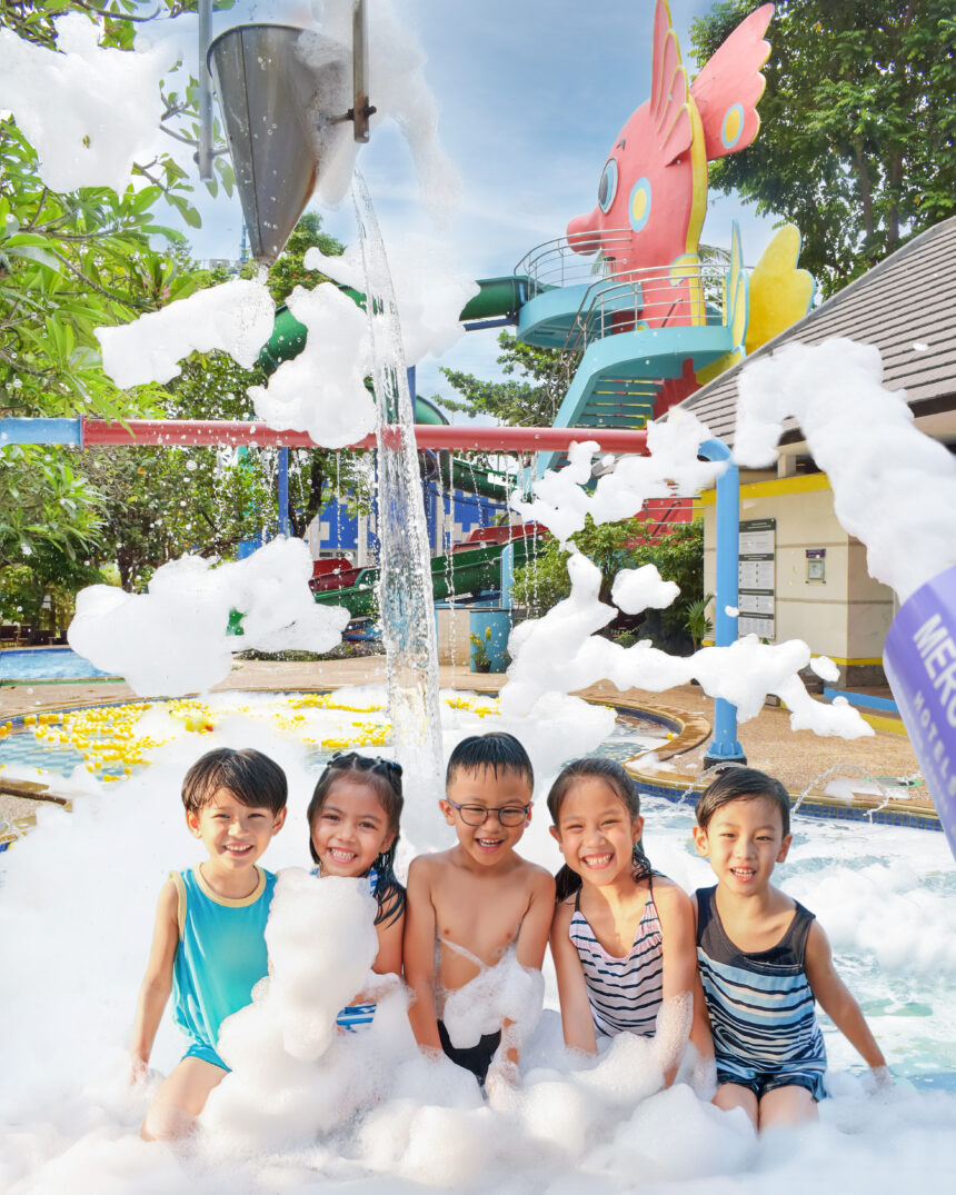 Menyambut periode liburan sekolah yang jatuh pada bulan Juni sampai dengan Juli 2024 Hotel Mercure Convention Center Ancol Jakarta melakukan terobosan dengan menambahkan rangkaian kegiatan bermain anak yaitu pesta busa (Kids Foam Party) di MIMO Pool.foto/ist