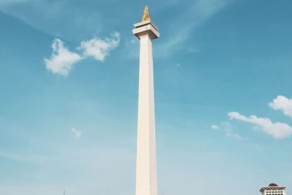 Monas