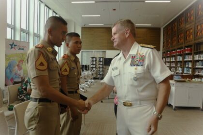 Kopral Taruna Jason Aldrich Georgiovany (AKMIL) akan menempuh pendidikan di U.S. Military Academy, West Point. Sementara Kopral Taruna Ahmad Ghufron (AAL) yang akan menempuh pendidikan di United States Naval Academy, Annapolis. Foto: Kemhan