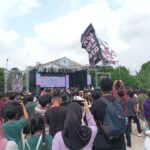 Suasana para pengunjung antusias menyaksikan penampilan sejumlah bintang tamu dalam acara Natsu Matsuri atau Festival Musim Panas Jepang di Taman Mini Indonesia Indah (TMII), Cipayung, Jakarta Timur, Sabtu (29/6/2024). Foto: Ist