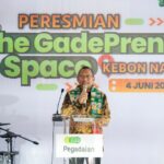 Direktur Utama PT Pegadaian, Damar Latri Setiawan, saat memberikan kata sambutan peresmian meresmikan The GadePreneur Space di Pegadaian Cabang Kebon Nanas, Jakarta Timur. Foto: Pegadaian