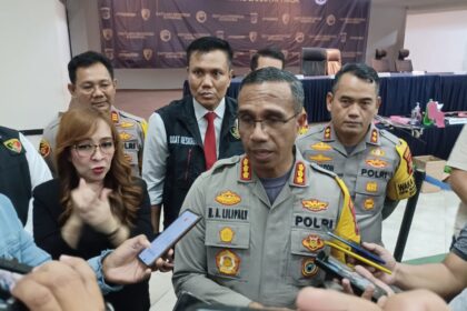 Kapolres Metro Jakarta Timur, Kombes Pol Nicolas Ary Lilipaly didampingi Kasat Reskrim dan jajaran di Mapolres Metro Jaktim. Foto: Dok/ipol.id