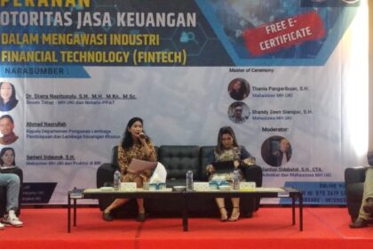 Aji Maulendra dari OJK (ki), Diana Napitupulu dari UKI (tengah kanan) dan Sarjani Hutauruk praktisi dari BRI (tegah-kanan) saat berdiskusi terkait Fintech di Aula Magister Hukum UKI Jakarta. Foto: timur/ipol