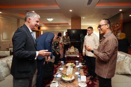 Masyarakat dari berbagai latar, profesi dan institusi serta organisasi, berharap bisa berdiskusi bersama Prof Zudan. Foto: Dok Humas