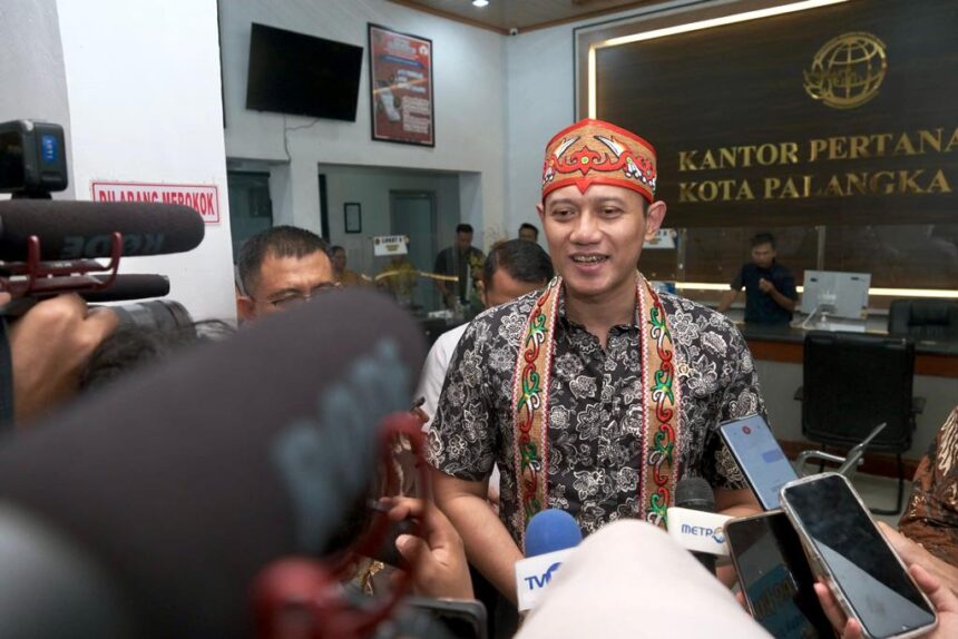 Menteri Agraria dan Tata Ruang/Kepala Badan Pertanahan Nasional (ATR/BPN) Agus Harimurti Yudhoyono mengunjungi Kantor Pertanahan Kota Palangka Raya, Kamis (27/6). Foto: Ist