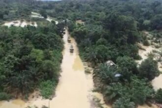 BPBD Kabupaten Lamandau masih bersiaga dan melakukan penanganan darurat akibat banjir yang masih merendam di dua desa, Rabu (5/6). Foto: BPBD Kabupaten Lamandau