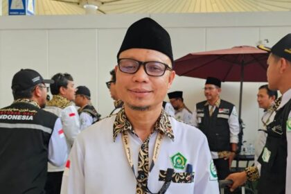 Direktur Layanan Haji Luar Negeri Subhan Cholid, menjelaskan proses murur bagi jamaah haji Indonesia. Foto: Kemenag