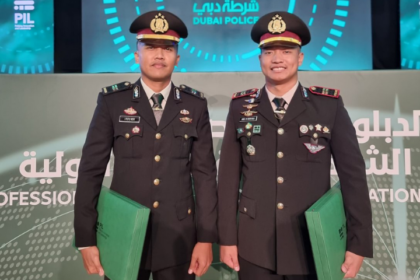 Divpropam Polri Iptu I Putu Novi Candra Kurniawan, Dipl.PIL., S.Tr.K., S.l.K., dan personel Polda Sumatera Barat Iptu Andi Muhammad Nurfadli, Dipl.PIL., S.Tr.K., S.I.K., yang akan menerima Pin Emas dari Kapolri. Foto: Polri
