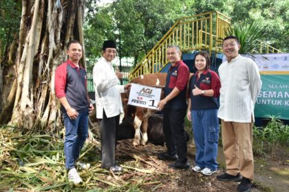 Bank Artha Graha Internasional bersama beberapa unit usaha Artha Graha Group (AGP) kembali menyumbang hewan kurban pada perayaan Hari Raya Idul Adha 1445 H