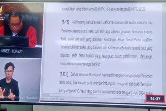 Anggota majelis hakim MK, Arief Hidayat saat membacakan putusan PHPU dapil 2 Jakarta Utara.(Foto TV MK RI)