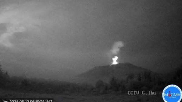 Erupsi Gunung Ibu di Halmahera Barat, Maluku Utara, Rabu (12/6/2024) pagi. (PVMBG)