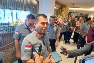 Direktur Jenderal Imigrasi, Silmy Karim usai meresmikan Immigration Lounge, unit layanan keimigrasian Kantor Imigrasi Kelas I Khusus Non TPI Jakarta Selatan di Pondok Indah Mall 3, pada Senin (10/6/2024) siang. Foto: Joesvicar Iqbal/ipol.id