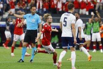 Timnas Inggris gagal menang melawan Denmark dalam lanjutan Grup C Euro 2024. Laga berakhir dengan skor 1-1. (foto: REUTERS)