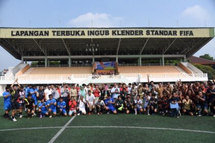 Wakil Wali Kota Jakarta Timur, Iin Mutmainnah, saat membuka Kejuaraan Olahraga Futsal dan Bulutangkis Tingkat Kota di Stadion INGUB Klender, Kelurahan Malaka Sari, Kecamatan Duren Sawit, Selasa (4/6/2024). Foto: Ist